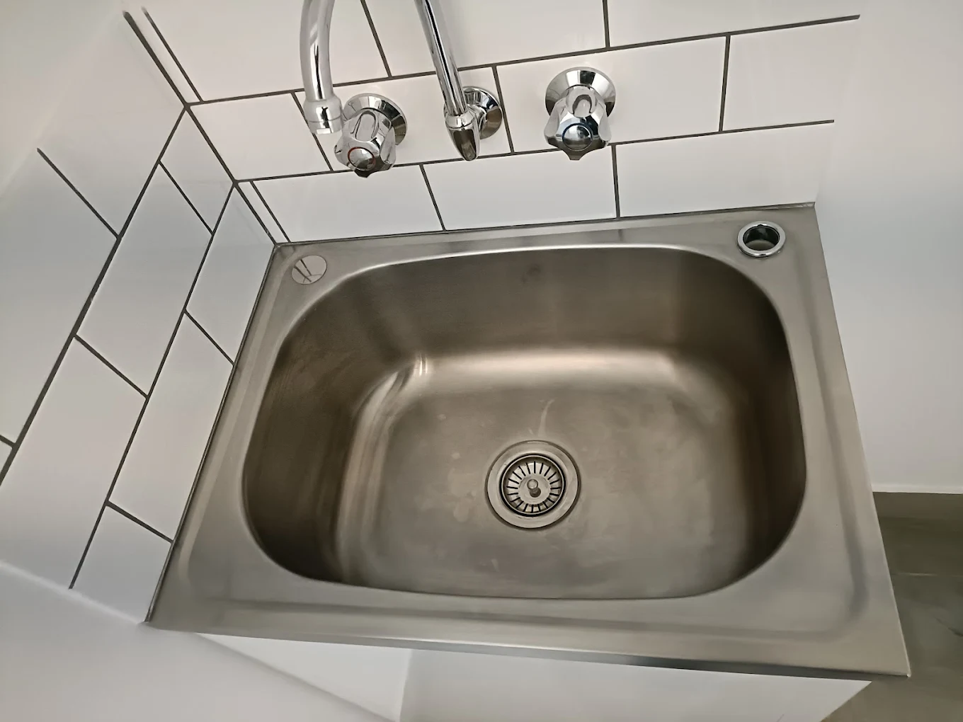Sink Detail Clean - Elite Bond Cleaning