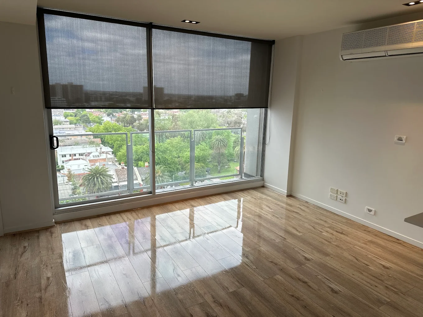 Living Area Window Clean - Elite Bond Cleaning
