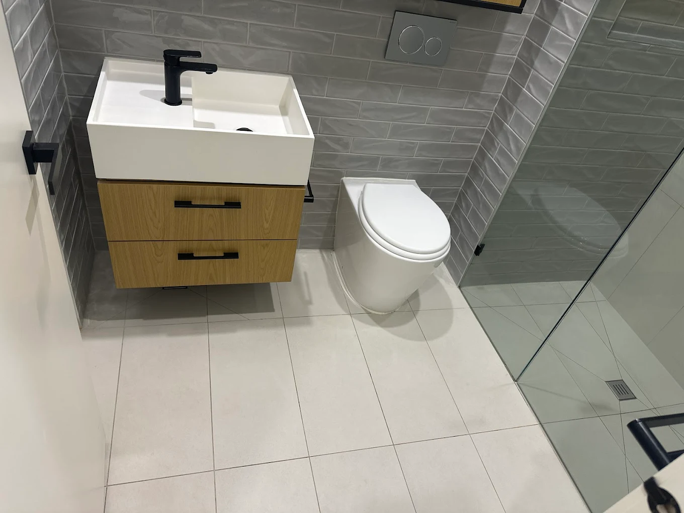 Bathroom Vanity Clean - Elite Bond Cleaning