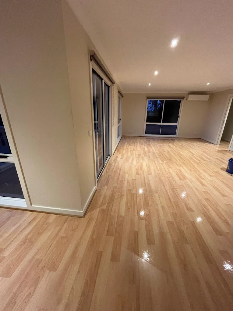 Living Area Floor Clean - Elite Bond Cleaning